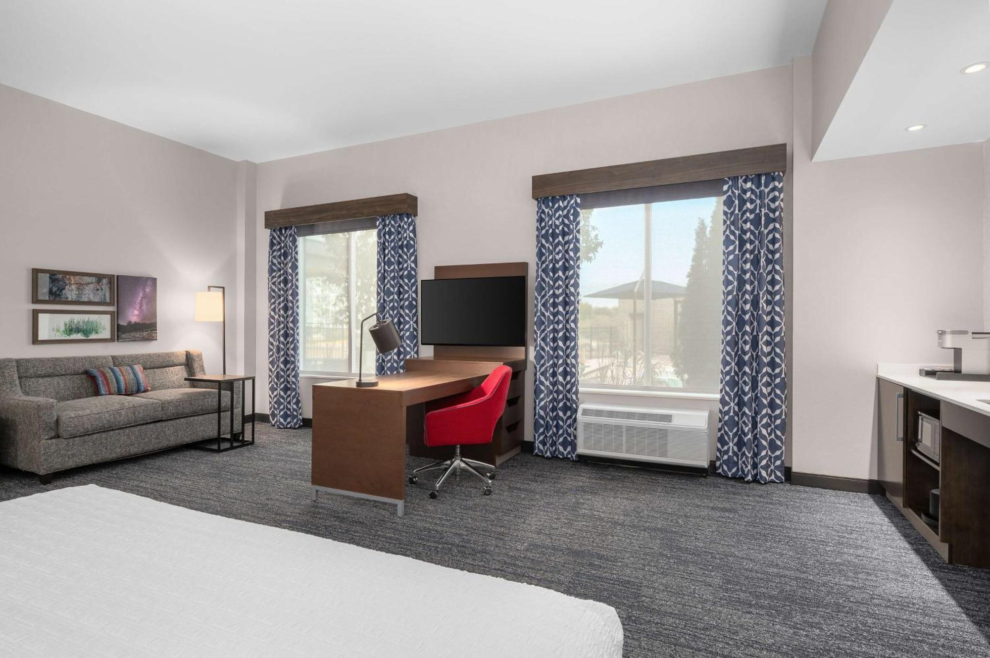 Hampton Inn & Suites By Hilton Pittsboro エクステリア 写真